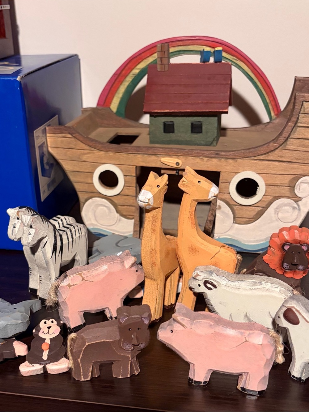 Insight Hand-Painted Wooden Ark Playset with Pink, Orange, White & Brown Figures